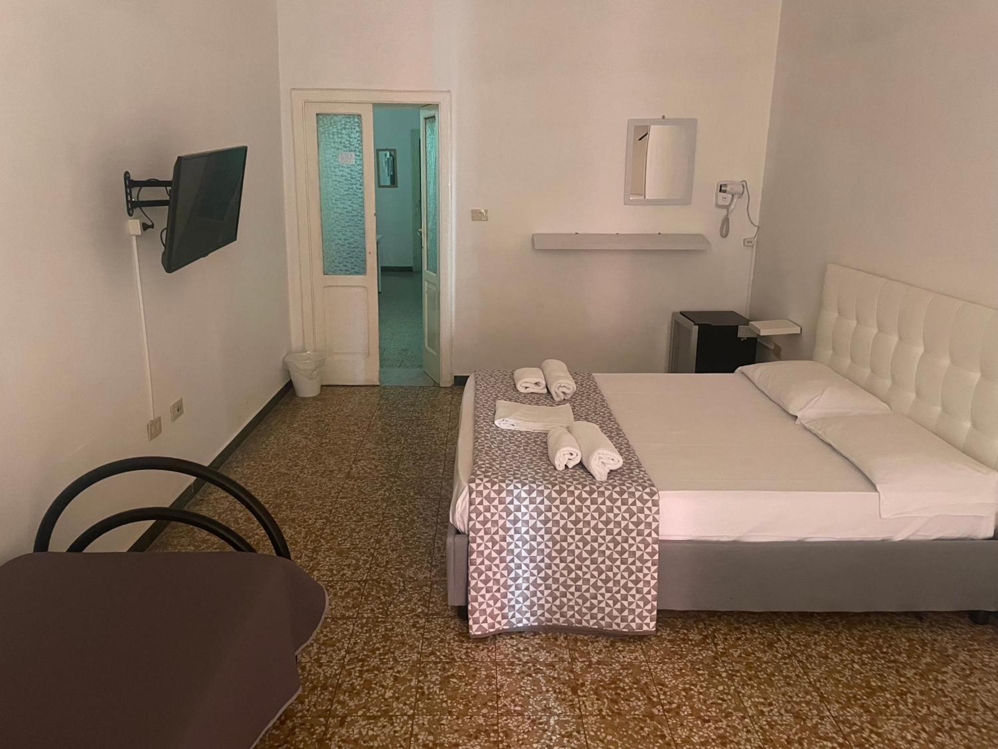 Dama Hostelbb نابولي المظهر الخارجي الصورة